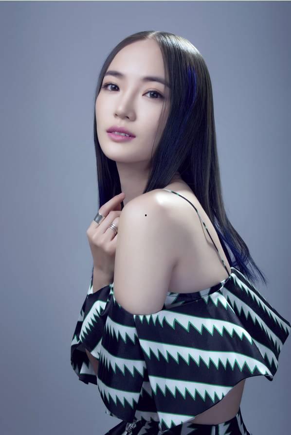 娱乐吃瓜女艺人定位歌手,娱乐界吃瓜女艺人跨界变身魅力歌手  第1张